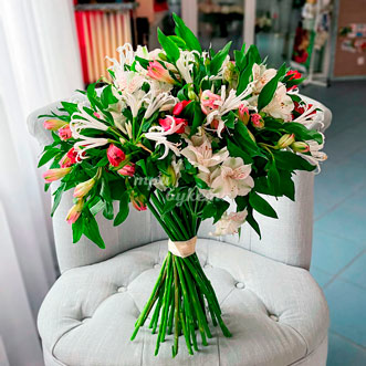 35 разноцветных альстромерий