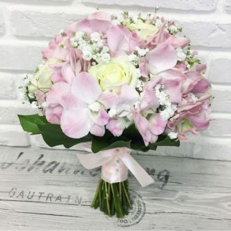 Букет невесты из роз и орхидей «О тебе»