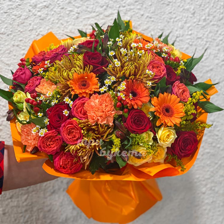 Букет «Памела» (на фоне стены)