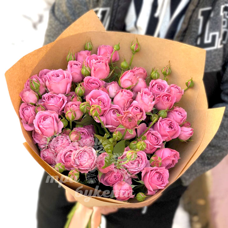 19 пионовидных кустовых роз