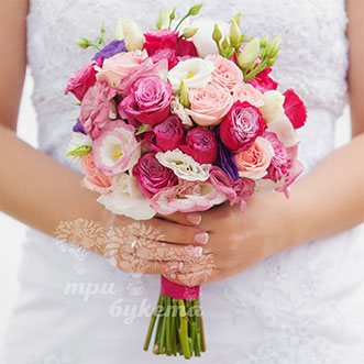 Букет невесты из кустовых розовых роз и эустом