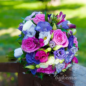 Букет невесты из роз, альстромерий и эустом