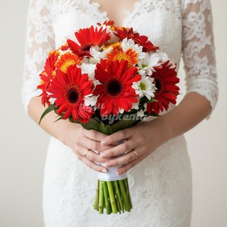 Букет невесты из гербер и хризантем