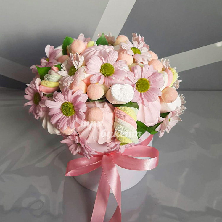 Зефир и хризантемы в коробке