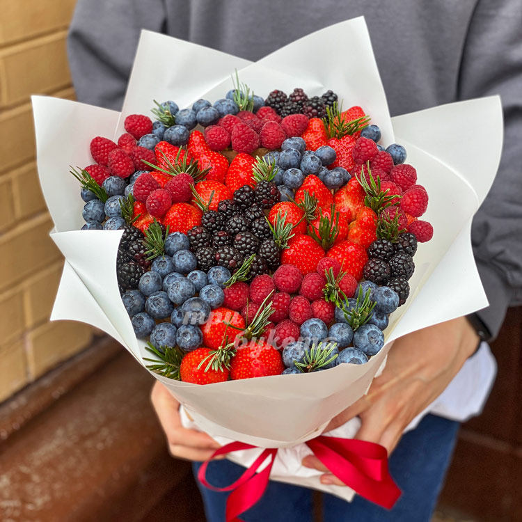 Букет из 4 видов ягод