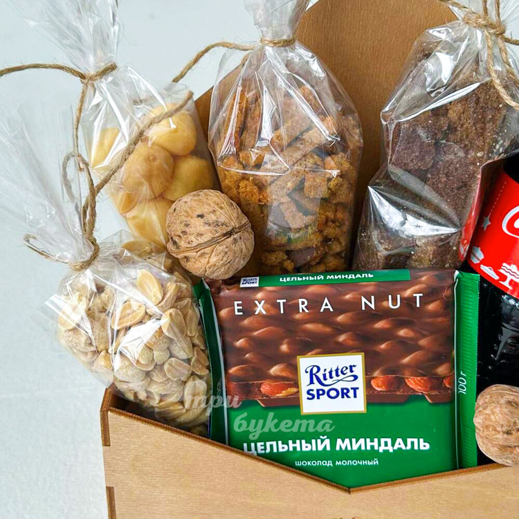 konvert-na-23-fevralya-s-koloj-i-snekami-2